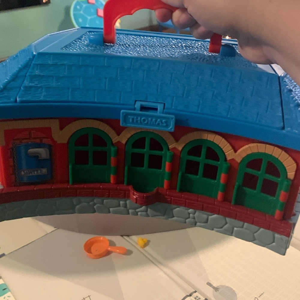 Thomas & Friends Take Along Roundhouse Station Depot Carry Case 2002 Learning Cu